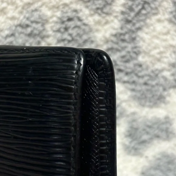 Louis Vuitton EPI black wallet - Picture 5 of 13